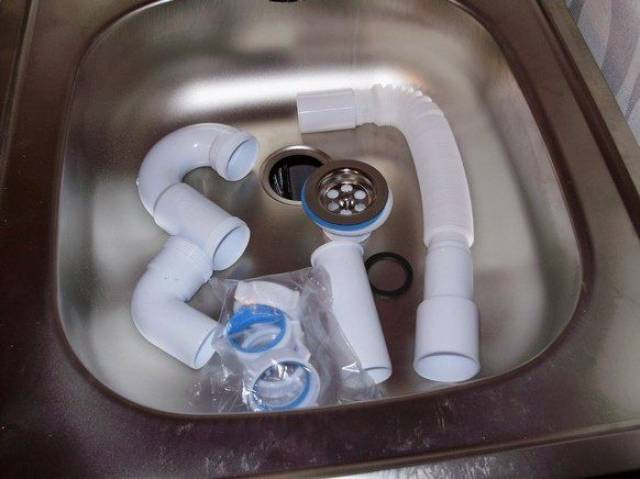 Comment assembler un siphon d'évier dans la cuisine