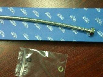 Peut-il y avoir différentes tailles de raccords et d'écrous pour les tuyaux flexibles