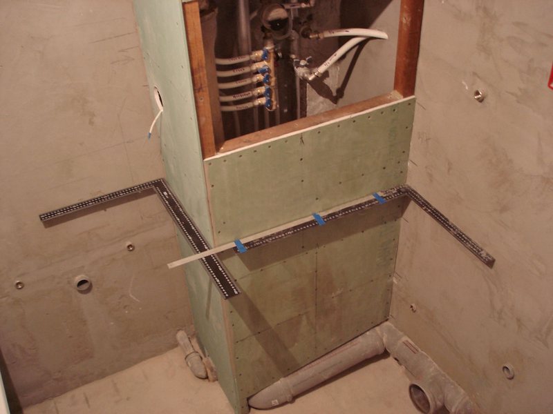 Comment faire une boîte et cacher des tuyaux dans la salle de bain: exemples de travail et conseils utiles