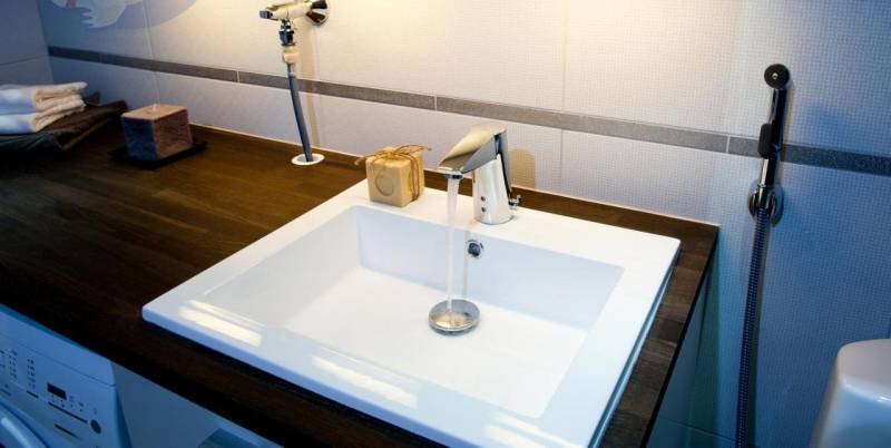 Douche hygiénique pour les toilettes: un aperçu comparatif des conceptions et des nuances d'installation