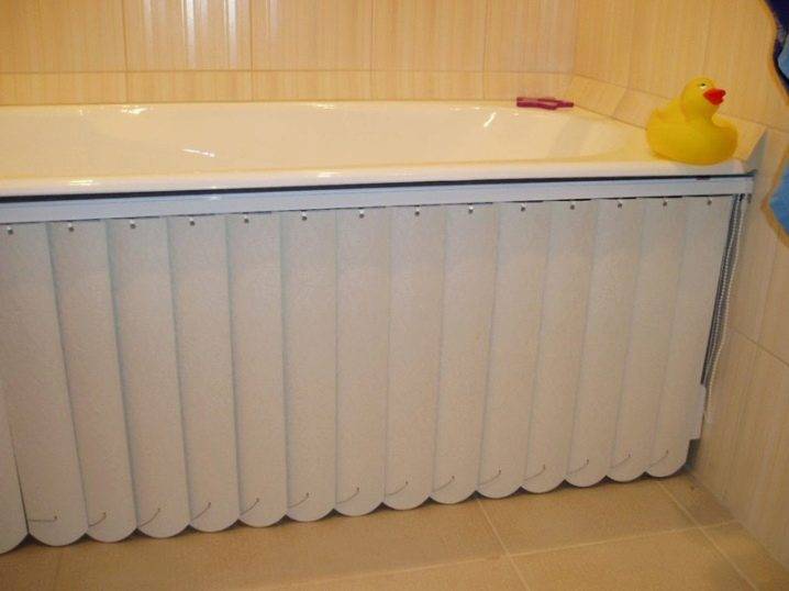 Comment faire un écran de salle de bain fonctionnel avec des étagères