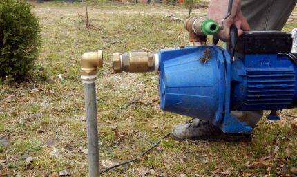 Comment choisir une pompe pour un puits: classification et paramètres d'équipement