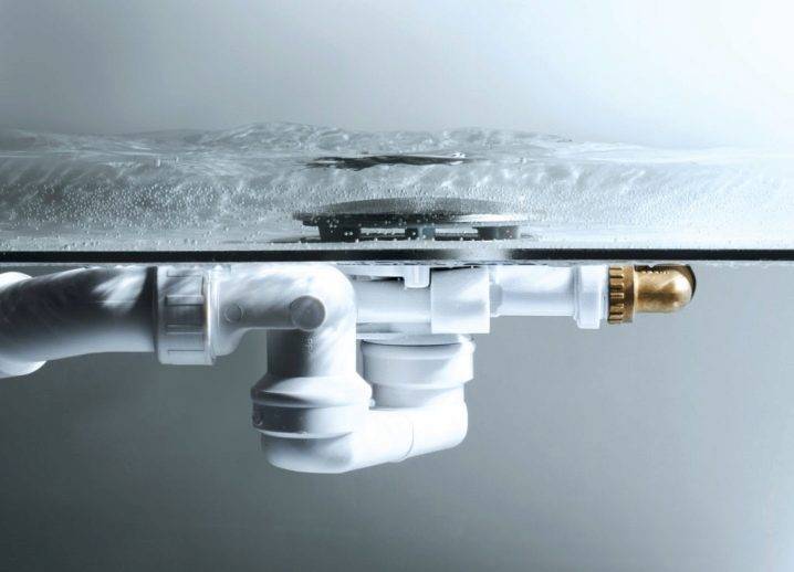 Le choix de la conception du siphon (drain) pour la cabine de douche et son raccordement