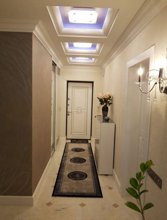 5 façons de sélectionner avec succès des meubles pour agrandir visuellement le couloir