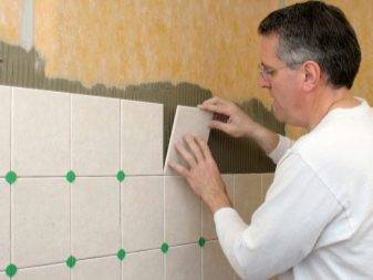 Salle de bain en panneaux plastiques : types de panneaux + petit guide de finition