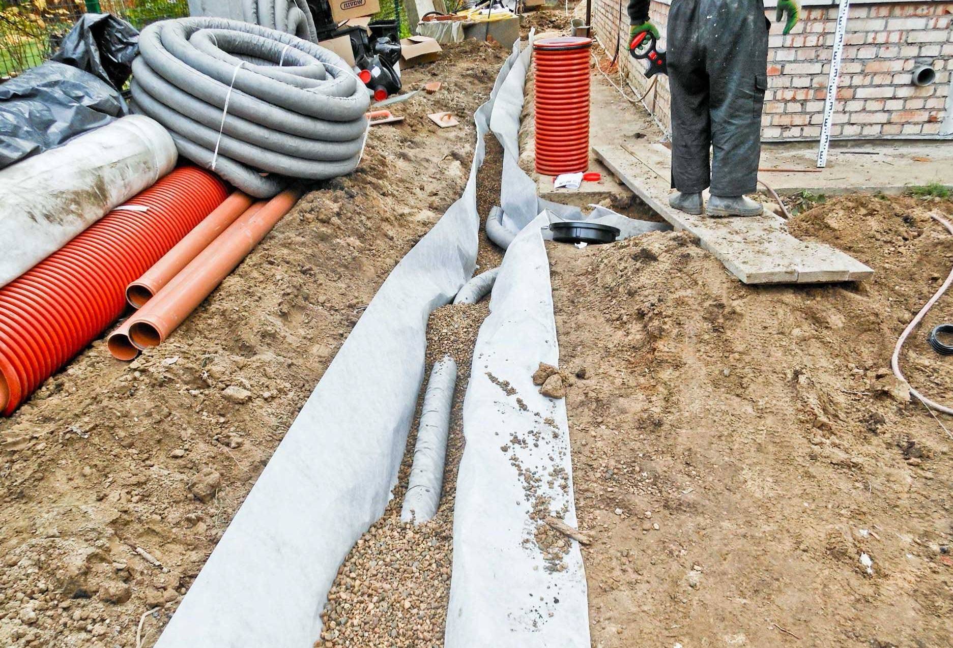 Pose et installation d'une conduite d'eau en PEHD dans le sol de manière fermée