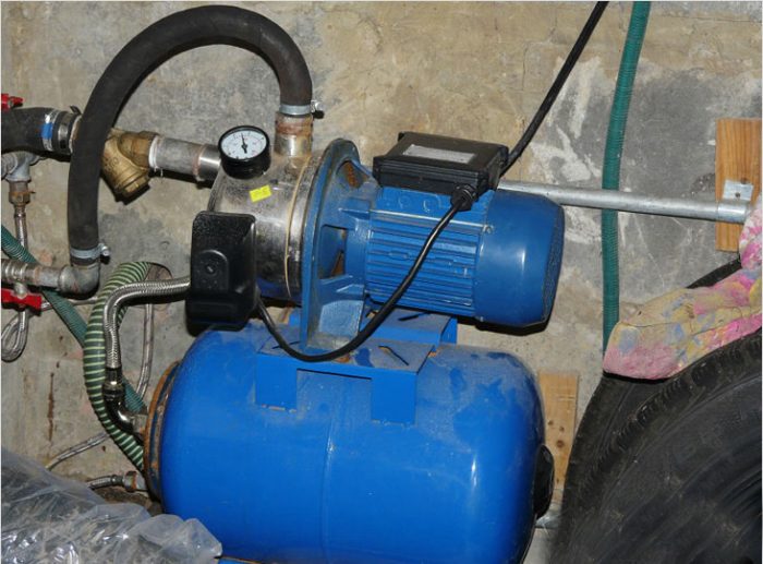 Raccordement d'une station de pompage à un puits: règles d'organisation de l'alimentation en eau autonome