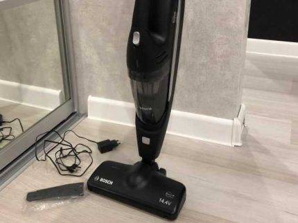 Présentation de l'aspirateur Bosch BBHMOVE2N : un appareil pratique pour les surfaces lisses