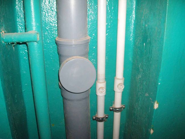 Tout sur le remplacement de la colonne montante d'égout dans l'appartement