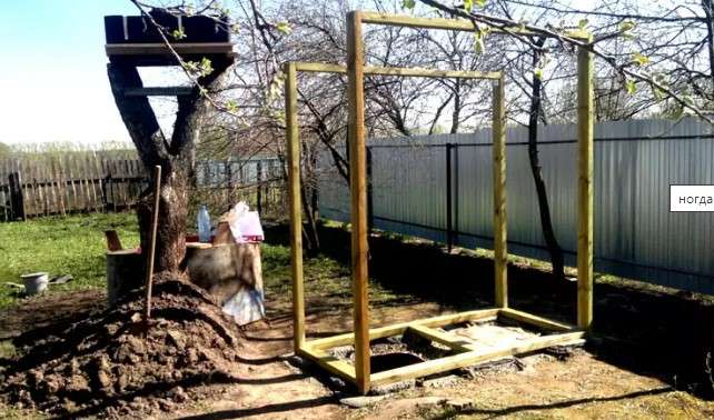 Construction d'une cabine de douche en bois pour une résidence d'été: instructions pas à pas tirées de l'expérience personnelle