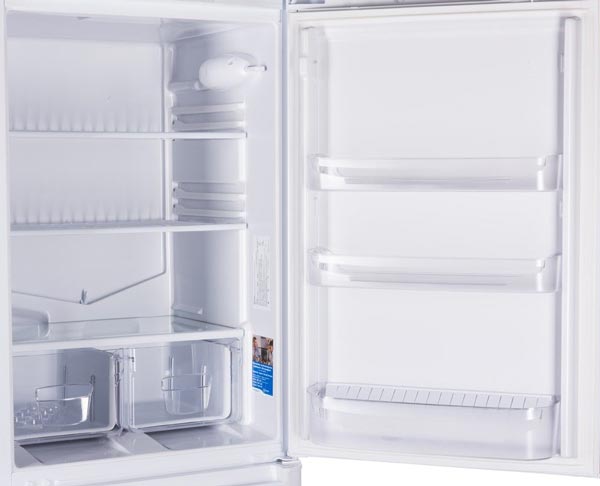 Guerre avec le royaume de la neige : comment enlever la glace du réfrigérateur sans décongeler