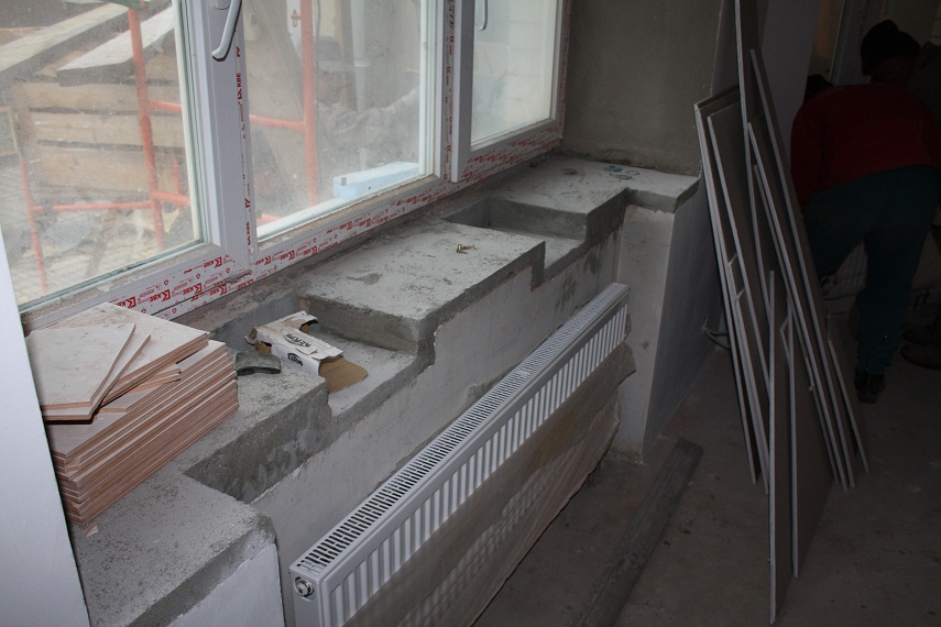 Un "non" catégorique à la condensation sur les fenêtres - grilles de ventilation pour appuis de fenêtre