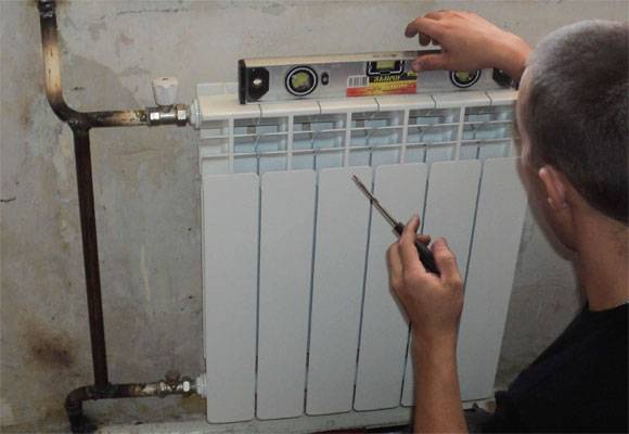 Installation de batteries de chauffage : technologie de bricolage pour une installation correcte des radiateurs