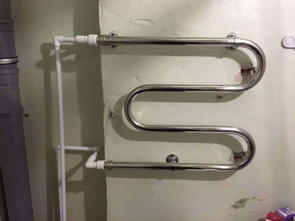 Installer un sèche-serviettes dans la salle de bain de vos propres mains