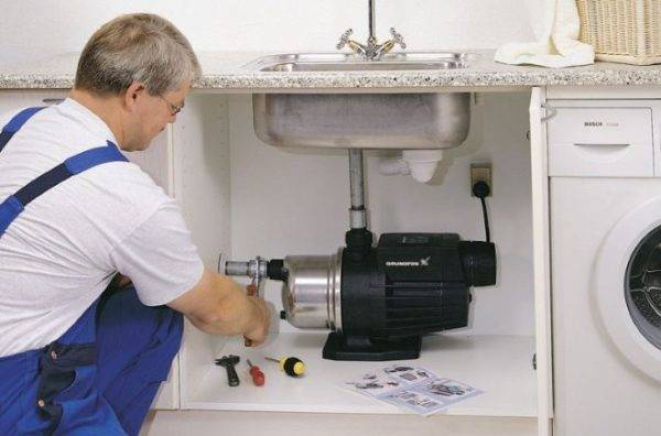 Pression de l'eau dans l'approvisionnement en eau: ce qui devrait être et comment augmenter si nécessaire