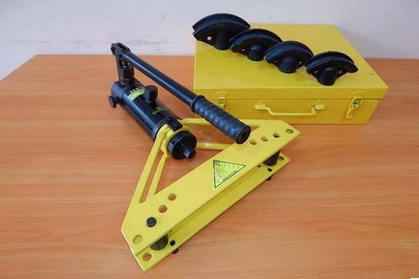 Comment choisir une cintreuse hydraulique: types d'équipements et leurs caractéristiques