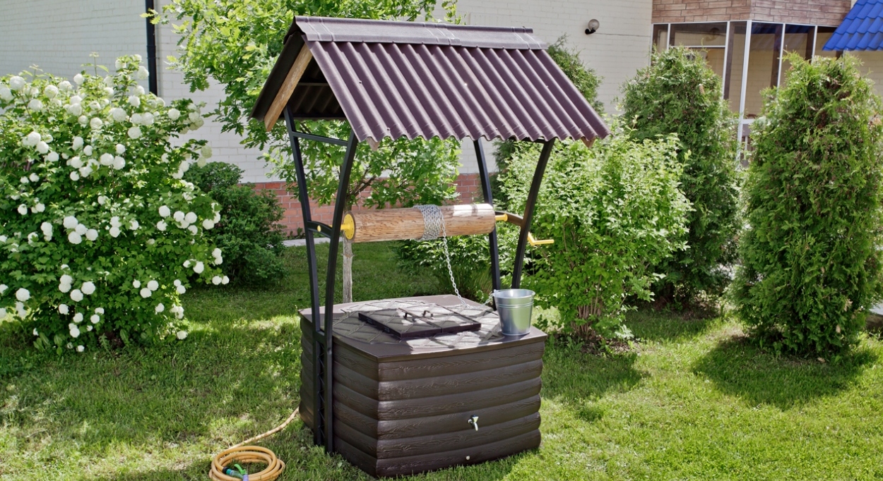 Faire un puits à la campagne - comment décorer joliment une maison de puits