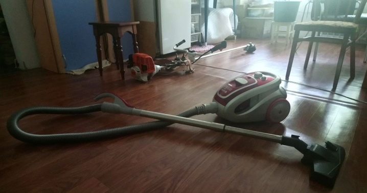 Test de l'aspirateur Vitek VT 1833 : l'aquafiltration à un super prix