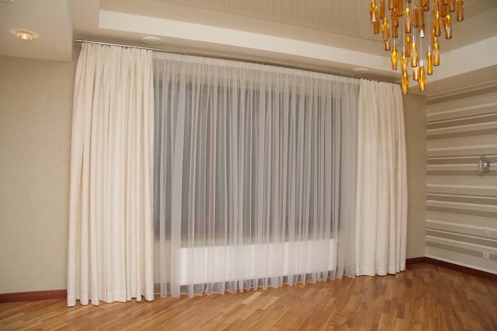 De quoi accrocher des rideaux sur le balcon sans corniche de vos propres mains