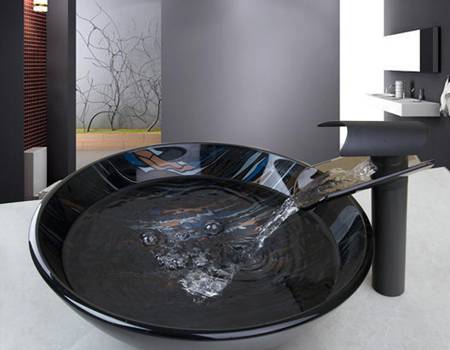 Comment installer un robinet sur un évier : options de raccordement flexibles et rigides