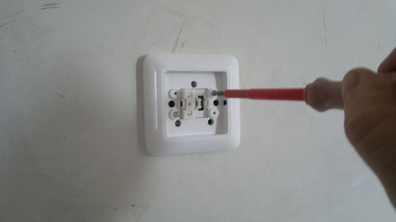 Comment démonter un interrupteur pour réparation ou remplacement