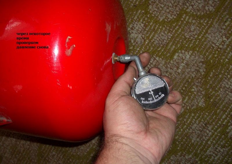 Un détendeur d'eau fuit dans un appartement ou une maison particulière (par dessous la charge, par le trou) : que faire si le détendeur fuit ?