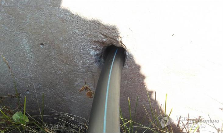 Tuyau pour l'approvisionnement en eau dans le sol: ce qui est mieux, poser l'approvisionnement en eau d'une maison privée, comment poser sous terre