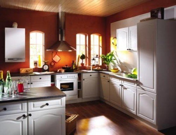 Comment cacher un geyser dans la cuisine : les meilleures façons de se déguiser + les exigences de sécurité