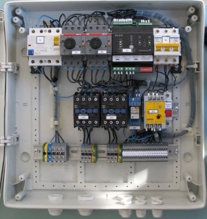 Comment fonctionne l'armoire de commande de la pompe