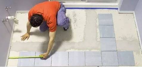 Comment calculer le nombre de carreaux dans la salle de bain: méthodes de pose + procédure de calcul