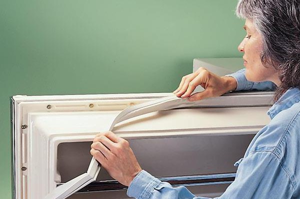 Joint de réfrigérateur : règles pour choisir et remplacer la gomme à sceller