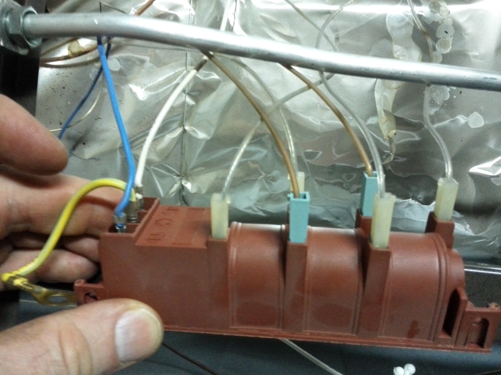 Le four à gaz ne s'allume pas : on traite l'allumage électrique