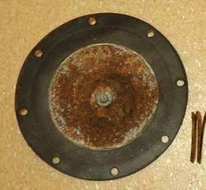 Pourquoi la boîte de vitesses de la bouteille de gaz bourdonne: que faire si le régulateur de pression de gaz est bruyant