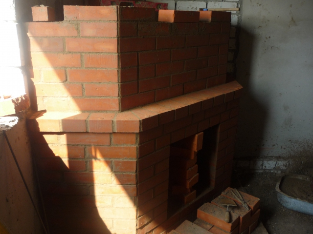 Installation d'un poêle-foyer dans le but de chauffer une maison ou un chalet