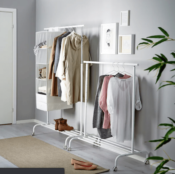 5 secrets du rangement compact et pratique des choses dans le placard