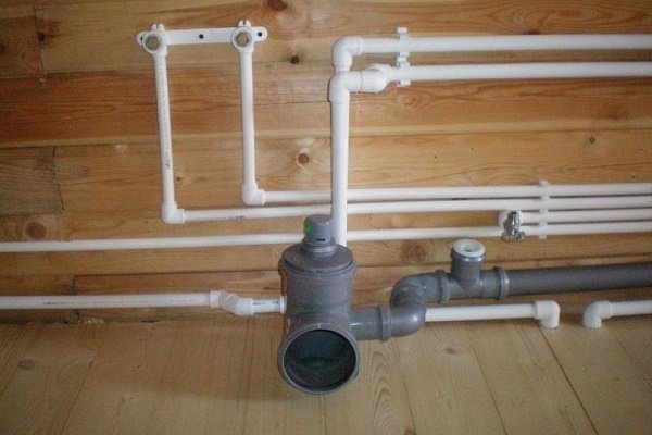 Quels tuyaux pour un puits sur une colline sont préférables d'utiliser