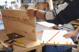 Cintre de sol en bois DIY : idées créatives + instructions de montage