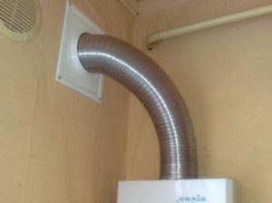 Pourquoi une chaudière à gaz souffle-t-elle avec le vent et que faire