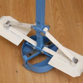 Perceuse à main maison pour forer un puits: conceptions en spirale et en cuillère