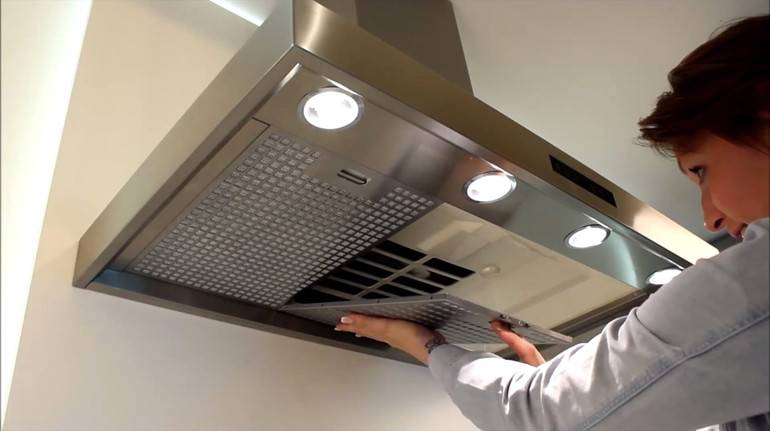 Remplacement du filtre dans la ventilation de soufflage : caractéristiques au choix + notice de remplacement du filtre