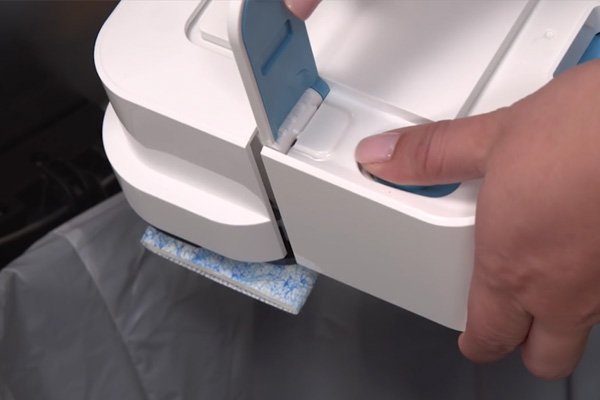 Test du robot aspirateur Irobot Braava Jet 240 : une polisseuse miniature, mais très performante