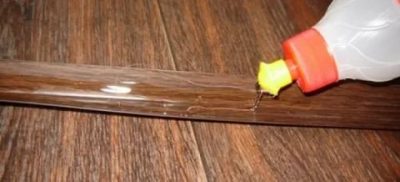 Comment coller une bordure sur une baignoire: nous démontons les options en céramique et en plastique