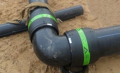 Piquage dans un tuyau en plastique sans soudure à l'aide de buses, de selles et d'adaptateurs spéciaux