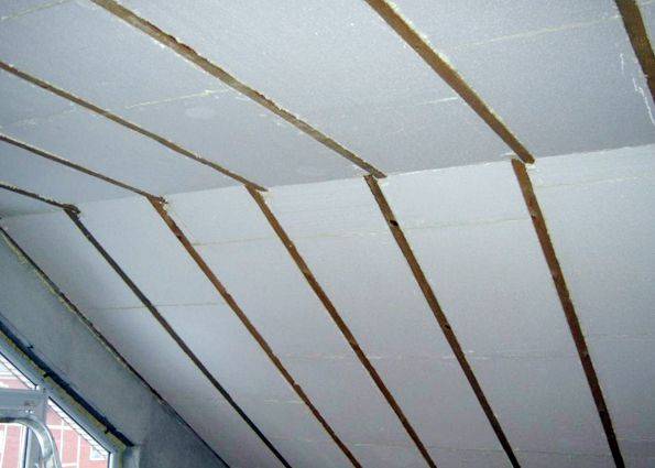 Isolation du toit des combles: un briefing détaillé sur l'installation de l'isolation thermique dans les combles d'un immeuble de faible hauteur