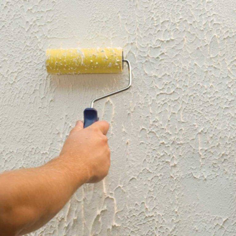 Peinture plâtre décoratif - méthodes d'application (34 photos): types de peinture murale, comment peindre en deux couleurs de vos propres mains