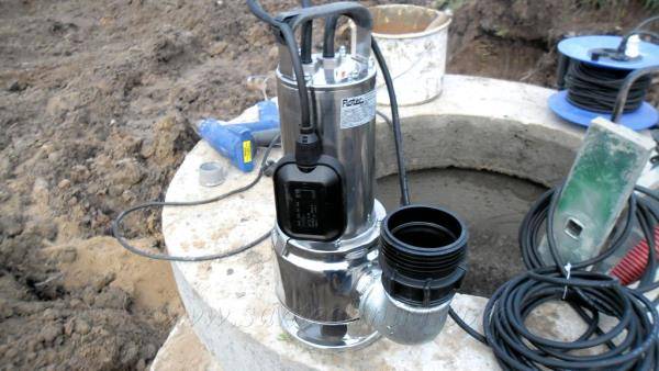 Comment choisir une pompe de drainage : tour d'horizon des options + classement des meilleurs équipements du marché