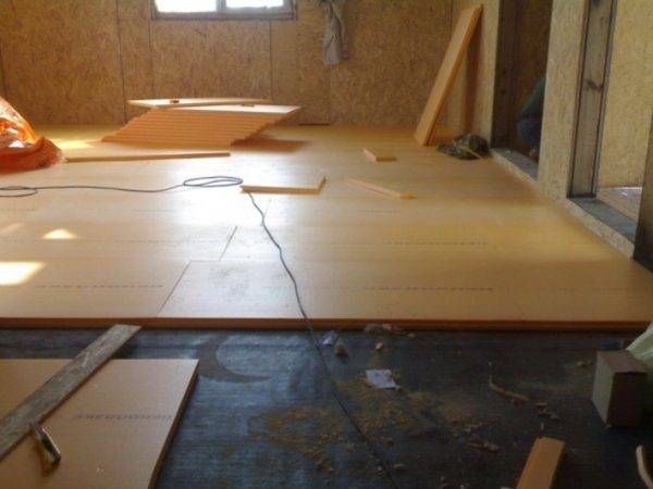 Mousse de polystyrène extrudée comme élément chauffant : le pour et le contre du matériau + conseils d'utilisation