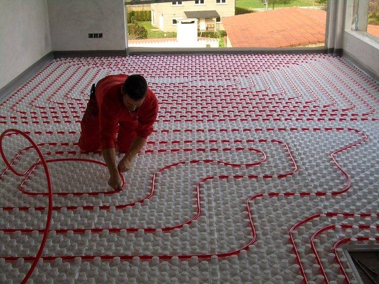 Polyéthylène réticulé pour chauffage au sol - caractéristiques, avantages, inconvénients, installation