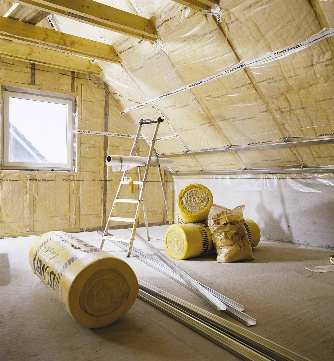 Isolation pour le plafond: laquelle choisir, quelle couche d'isolation thermique est nécessaire, le choix de la densité de la plaque, l'épaisseur de l'isolation