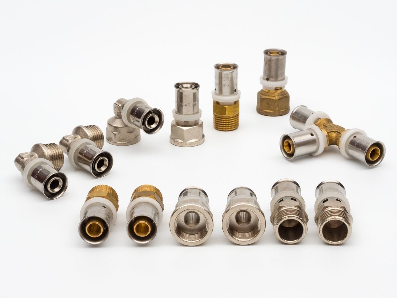 Tout sur les raccords pour tuyaux métal-plastique - types, dispositifs et applications